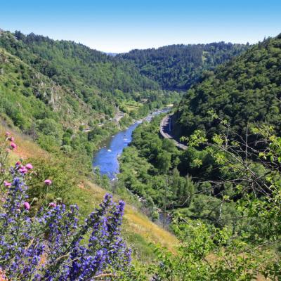 Cyclo et sport en eau vive dans les gorges de l'allier depuis le gîte